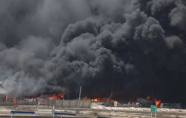 Huge Smoke Plume Rises Over Iran’s Bushehr After Airstrikes - VIDEO