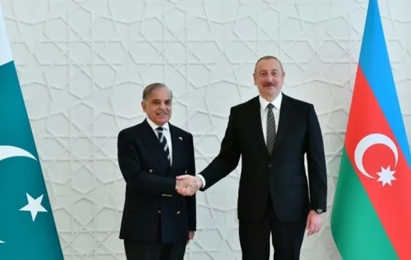 Azerbaijani President, Pakistani PM Reaffirm Strategic Partnership in Phone Call