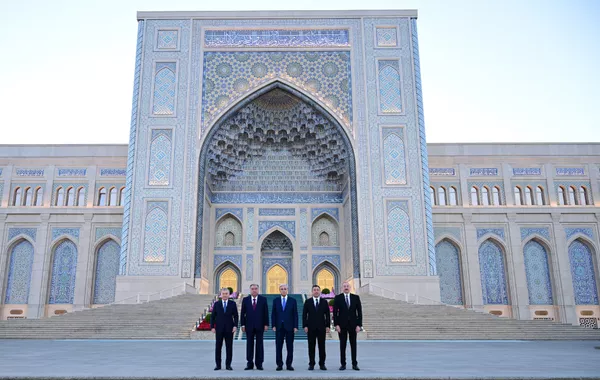 Azerbaijani President Explores Newly Built Center of Islamic Civilization in Uzbekistan