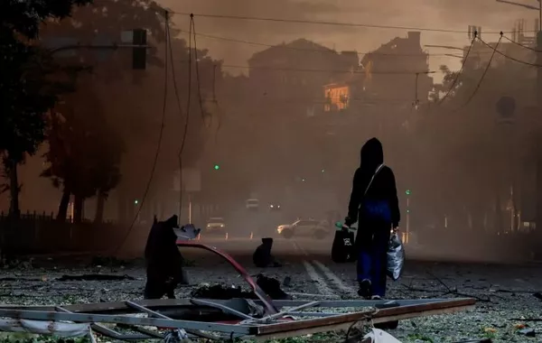 Fire and Chaos in Ukraine's Kyiv After Intense Overnight Strikes - VIDEO
