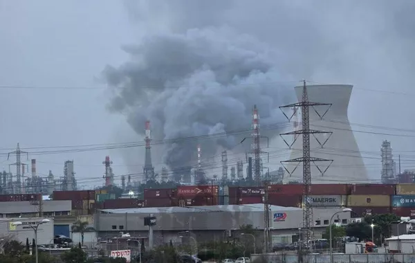 Iranian Missile Hits Haifa Oil Refineries – VIDEO