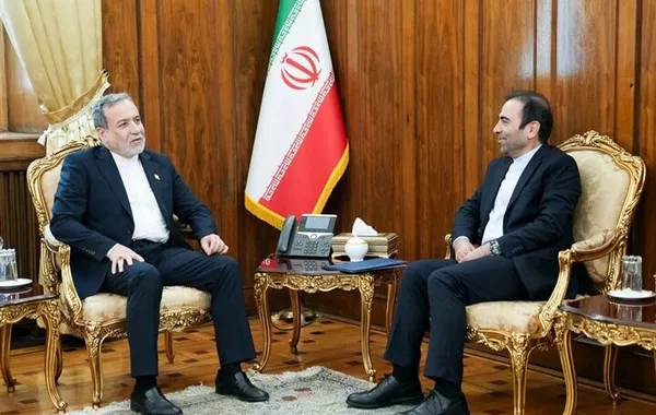 Iranian FM Urges Broader Cooperation with Armenia