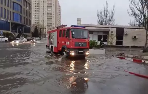 Flooding Forces Evacuations in Azerbaijan - VIDEO