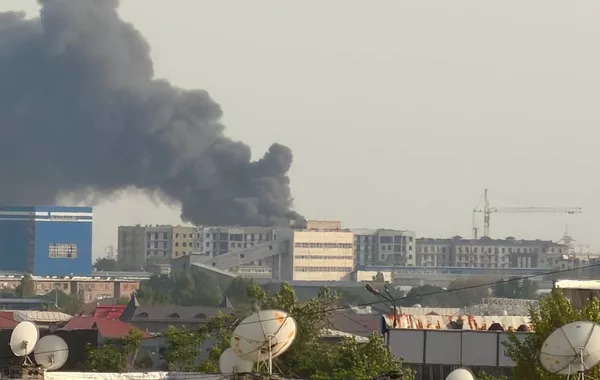 Fire Breaks Out at Warehouse in Tashkent - VIDEO