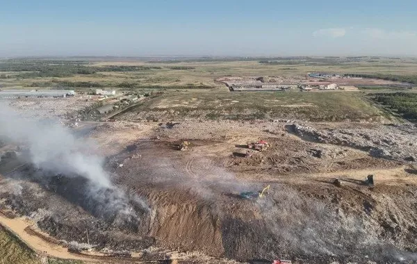 Firefighters Battle Massive Landfill Blaze Near Kazakhstan's Astana for Third Straight Day