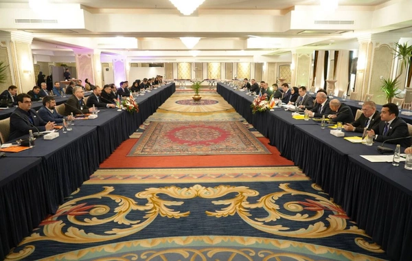 Iran-Azerbaijan Joint Economic Commission Meeting Begins in Tehran