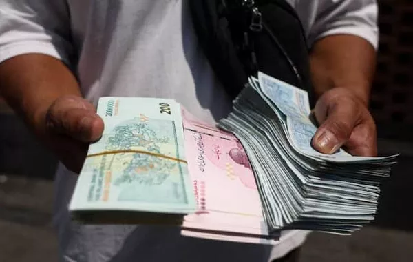 Iranian Rial Plunges to New Record Low Amid Economic Pressure