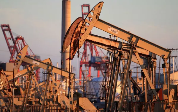 Oil Prices Retreat as Brent Drops Under $77