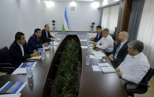 Uzbekistan Explores Cutting-Edge Water-Saving Tech with Global Irrigation Leader Valmont
