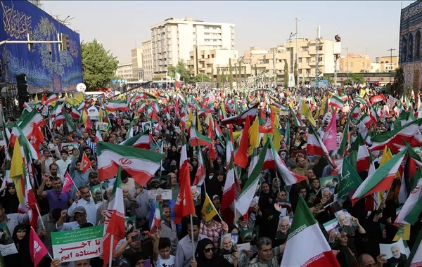 Students Stage Protest at Sharif University in Tehran - VIDEO