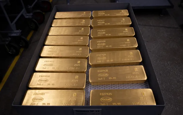 Gold Prices Drop Below $4,000 for First Time Since July
