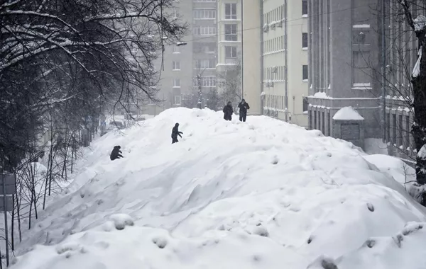 Moscow Sees Heaviest Snowfall in More Than Two Centuries