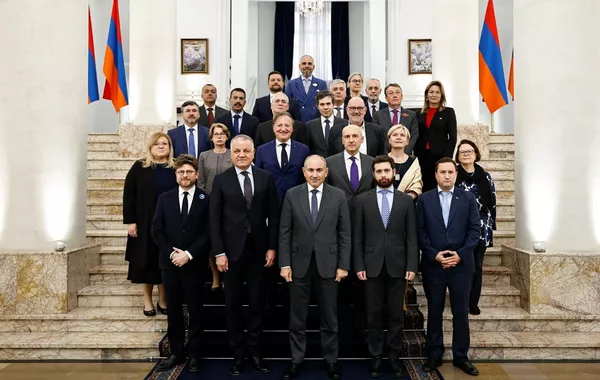 Armenian PM Talks Washington Summit Outcomes with EU Ambassadors