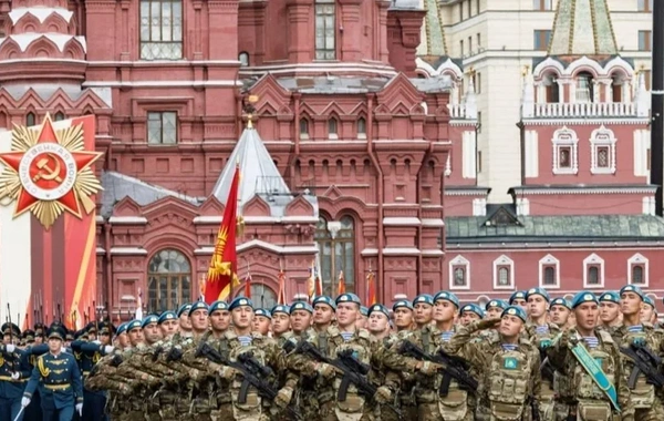 President Tokayev Salutes Kazakhstan’s Soldiers at Red Square Parade in Moscow
