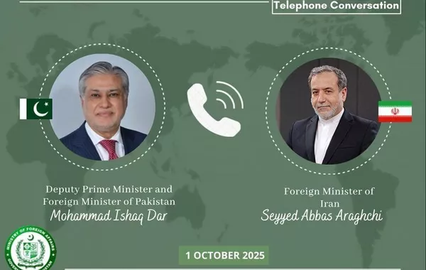 Iran and Pakistan Foreign Ministers Discuss Bilateral Relations and Regional Peace