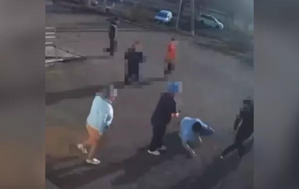 Drunk Men Attack Doctor in Kazakhstan - VIDEO