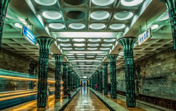 Quick-Thinking Driver Prevents Disaster at Uzbekistan's Metro Station