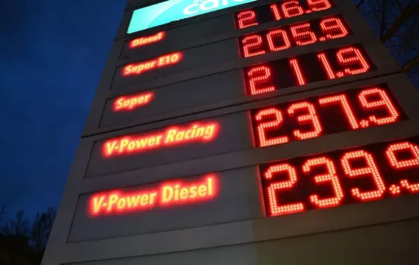 Iran Conflict Hits Europe: Economy Slows, Prices Rise