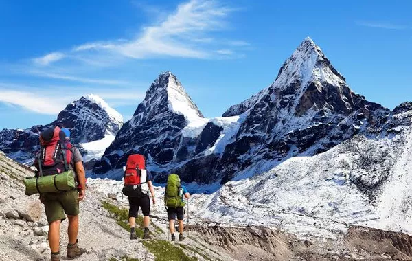 Mystery Illness Strikes Russian Climbers on Mount Everest