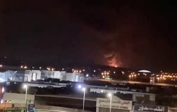 Fire Breaks Out at Kuwait Airport After Drones Hit Fuel Tank - VIDEO