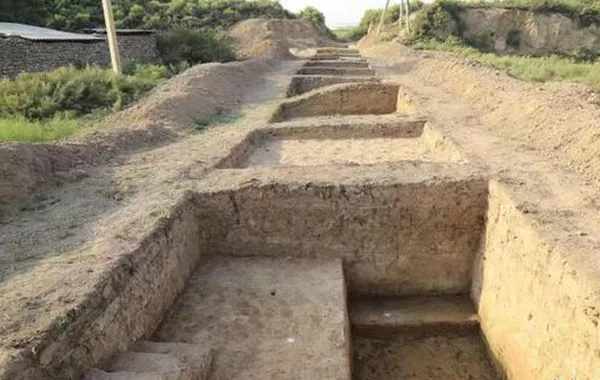 Chinese, Uzbek Archaeologists Discover Ancient City Walls in Uzbekistan