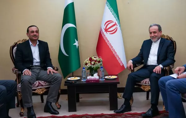 Fresh Push for Iran-US Talks as Pakistan Steps In