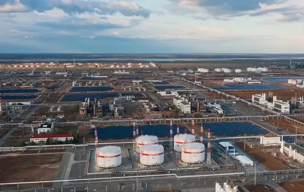 Russia's Volgograd Refinery Halts Crude Processing After Drone Attack