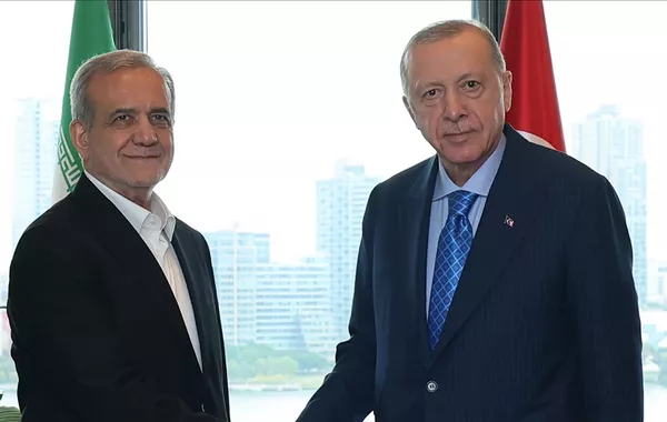 Turkish, Iranian presidents discuss bilateral ties, regional situation