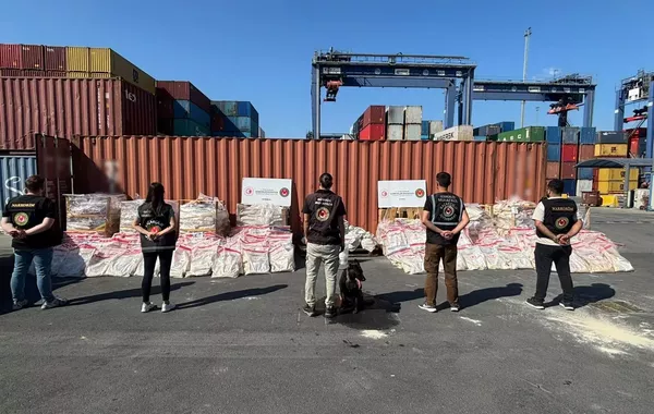 Türkiye-Spain Joint Operation Seizes 1.7 Tons of Cocaine Hidden in Fossil Flour