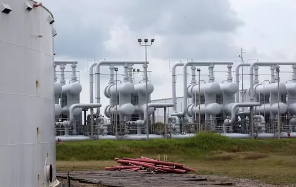 Goldman Sachs Raises Oil Price Forecast as War Disruption Drags On