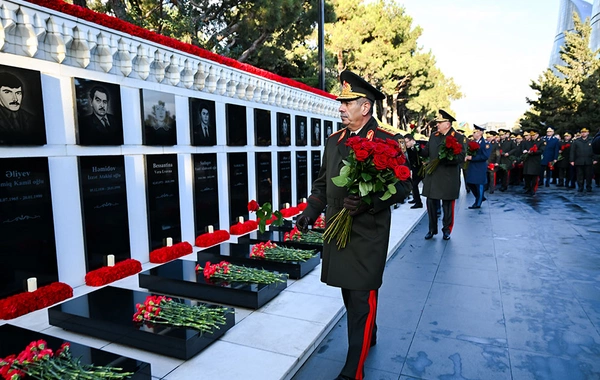 Azerbaijan Defense Ministry Leadership Visits Alley of Martyrs