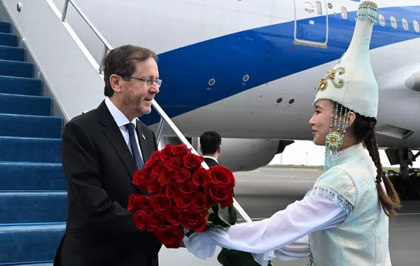 Kazakhstan Welcomes Israeli President on State Visit