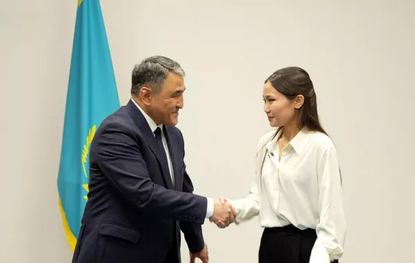 Kazakh Schoolgirl Creates Device to Harvest Water from Air