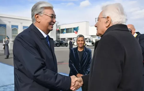 Kazakh Leader Bids Warm Goodbye to Italian Counterpart
