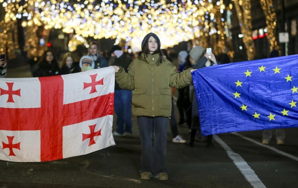 Thousands of Georgians Form Human Chains in Support of EU Membership Amid Ongoing Protests