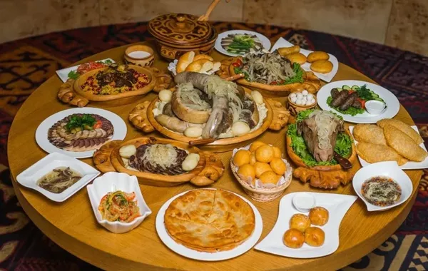 Foreign Visitors in Kazakhstan Spend Most on Food and Local Goods, New Report Shows