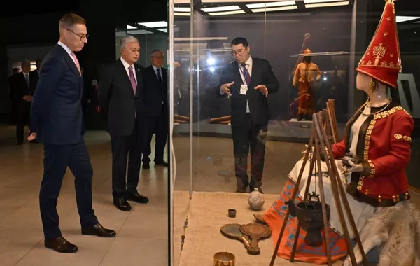 Kazakh, Finnish Presidents Explore Ancient Treasures at National Museum in Astana