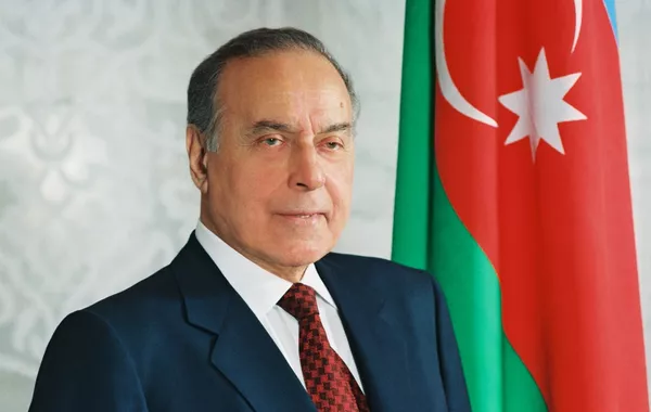 Azerbaijan Honors Memory of National Leader Heydar Aliyev