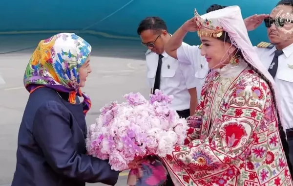 Queen of Malaysia Arrives in Uzbekistan for Cultural and Academic Visit
