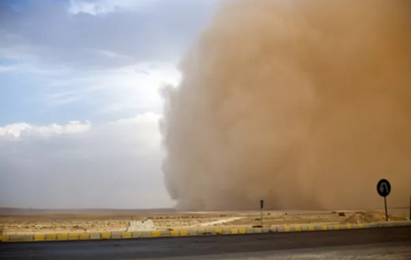 Dust Storm Sweeps Through Uzbekistan as Winds Intensify and Rain Begins - VIDEO
