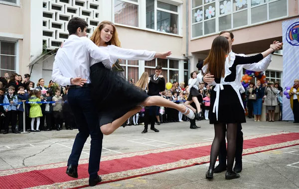 Russian Schools Bar Foreign Songs at Graduation Dances
