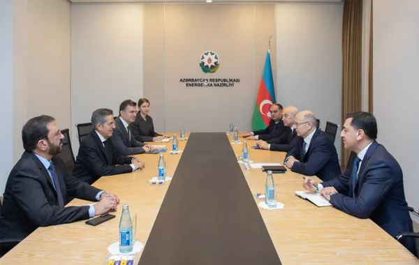 Azerbaijan, ACWA Power Explore Cooperation in Electricity Transmission