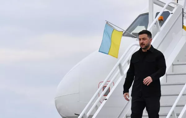 Ukraine’s President Arrives in Armenia for EPC summit