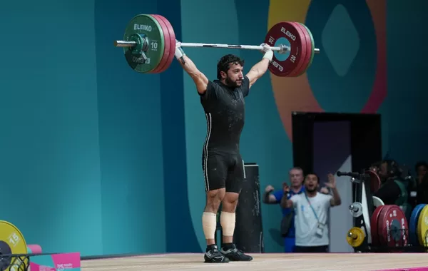 Azerbaijani Weightlifter Earns Three Medals at Islamic Games