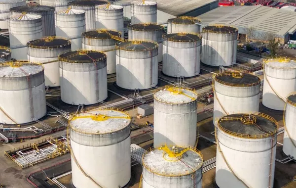 Brent Oil Climbs Above $100 Amid Middle East Tensions