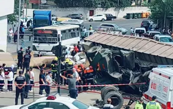 Three Dead After Truck Falls from Bridge onto Vehicles in Azerbaijan’s Baku