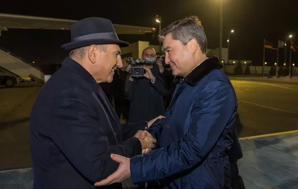 Armenian PM Arrives in Astana for Official Visit