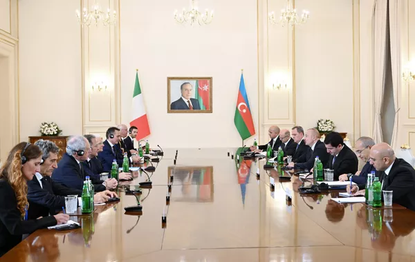 Azerbaijani, Italian Presidents Hold Expanded Meeting in Baku