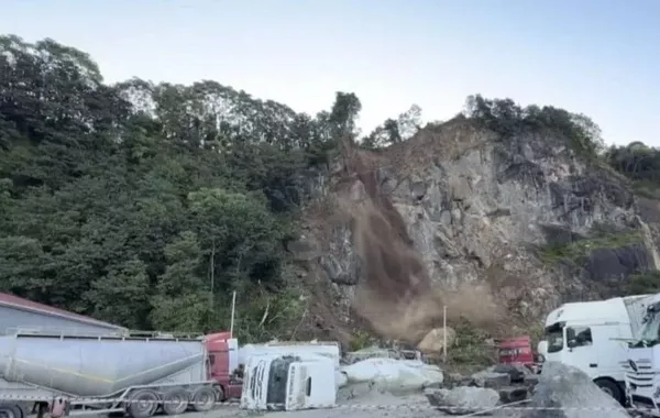 Massive Landslide Near Turkish-Georgian Border Kills One
