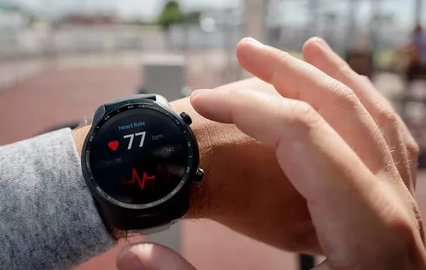 Iranian Officials Face Criticism Over Smartwatch Use Amid Security Concerns